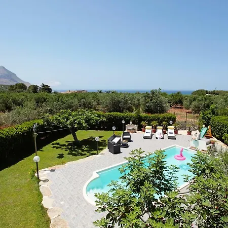 Holiday home Casa Vacanza Perla Bianca Castelluzzo